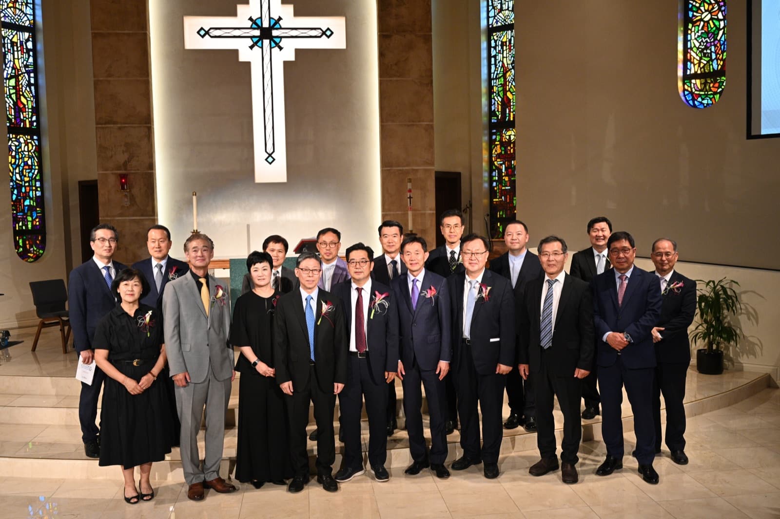 취임 및 임직 예배에 함께한 교역자와 성도들